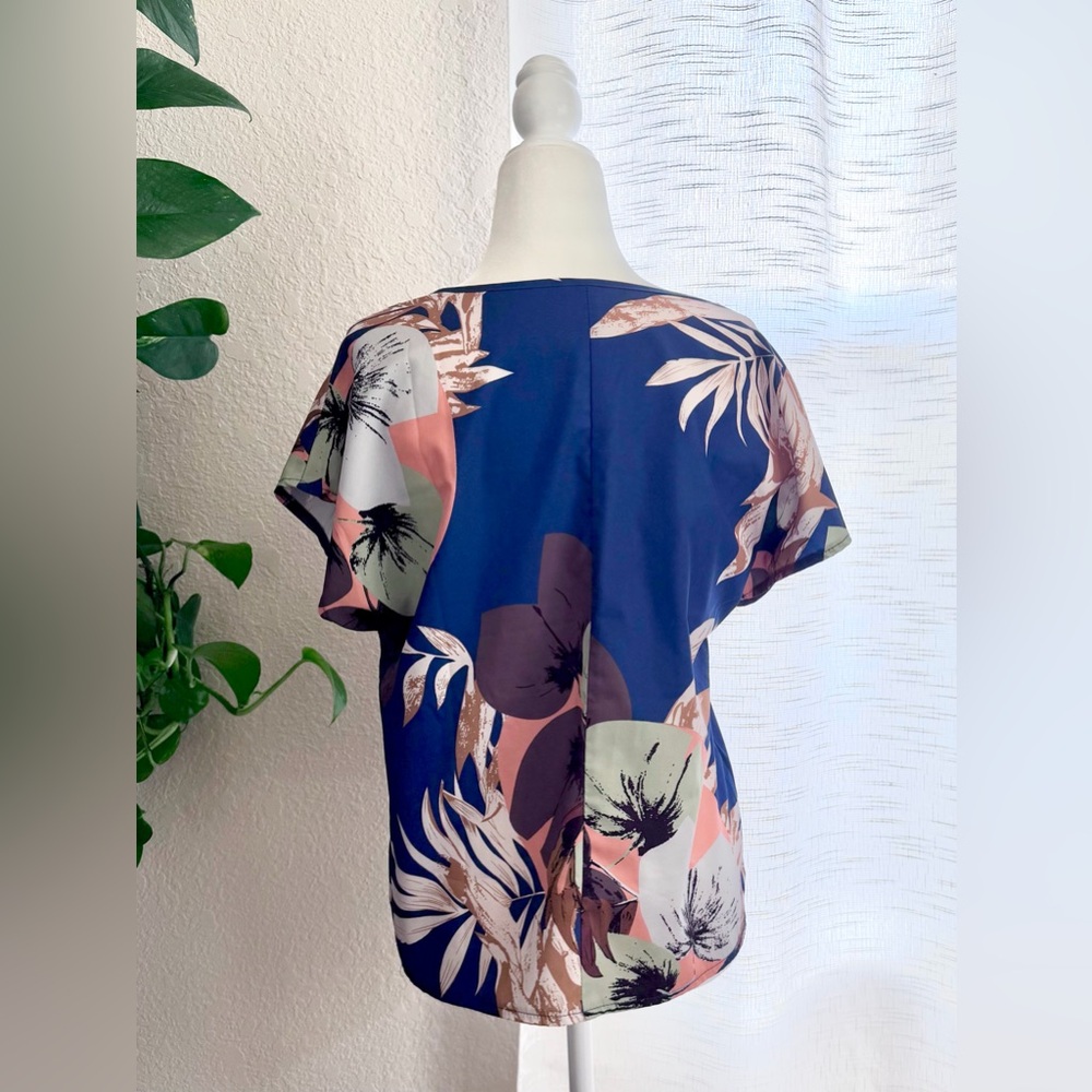 Emery Rose Floral Royal Blue Cap Sleeve Top - Picture 3 of 6